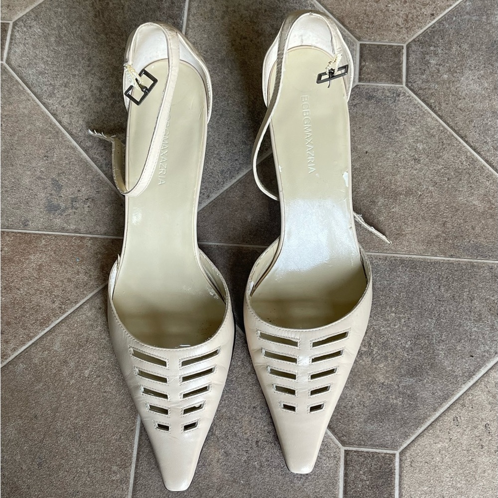 BCBGMAXAZRIA
Vintage Pointy Toe Mule
Pump